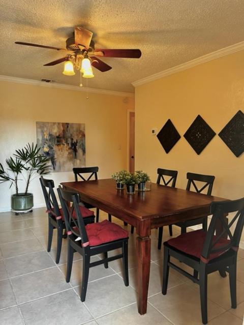 House Close To Downtown, Airport, Raymond James Stadium, And Many More Places Tampa Eksteriør billede